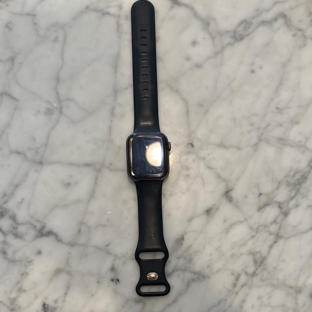 Black Apple Watch SE